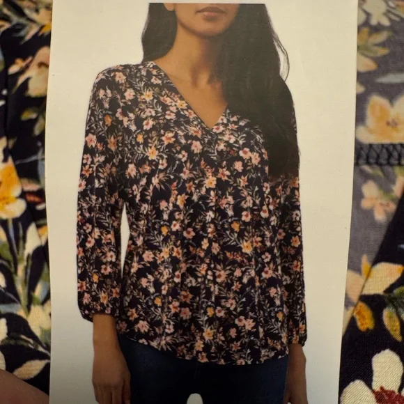 Floral V-Neck Blouse - Vince Camuto Large NWT - Picture 2 of 7